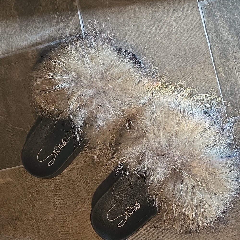 Spice Boutique Faux Fur Slide Slippers Size 8